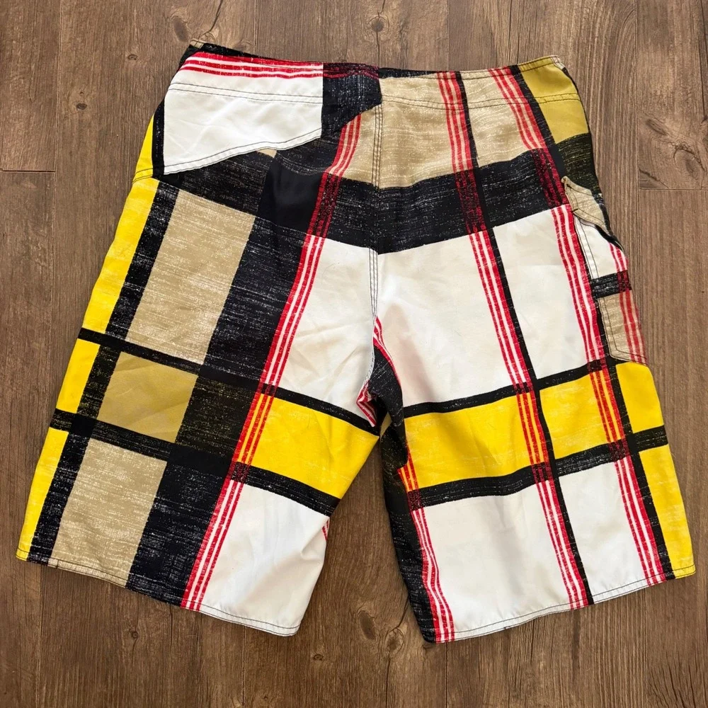 Volcom Board Shorts Mens 32 Yellow Plaid Cargo Pocket Swim Trunks Graphic Surf